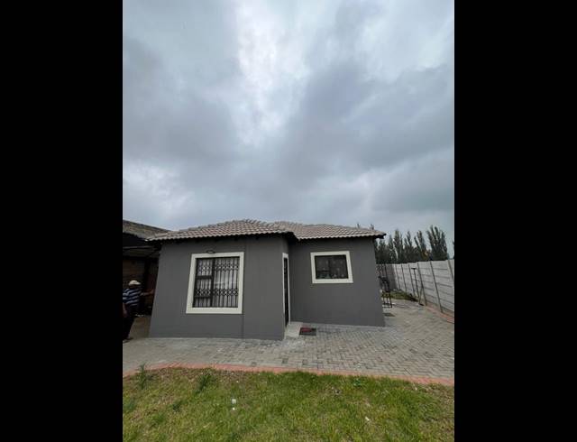 3 BEDROOM HOUSE FOR SALE IN NATURENA EXT 19
